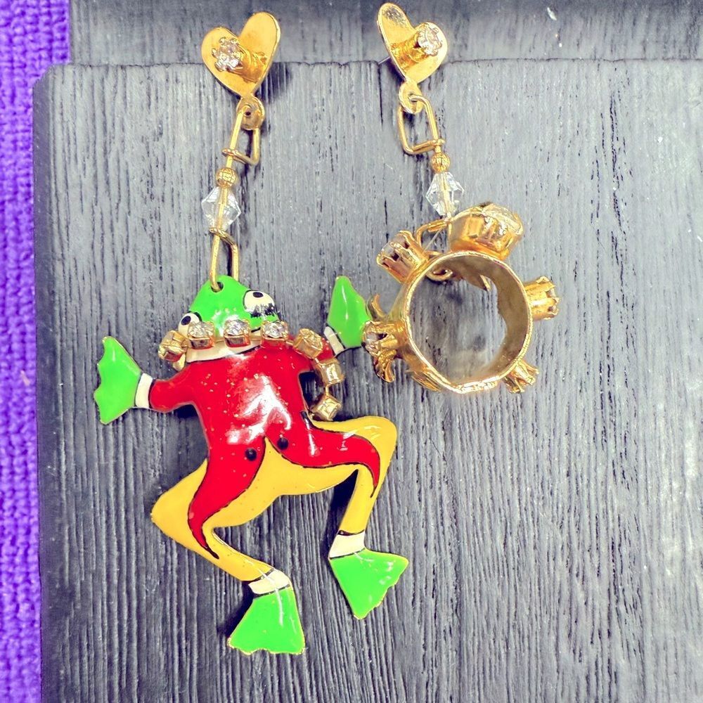 Lunch at the Ritz Frog Crown Prince pierced earrings.‎  Rare/Vintage